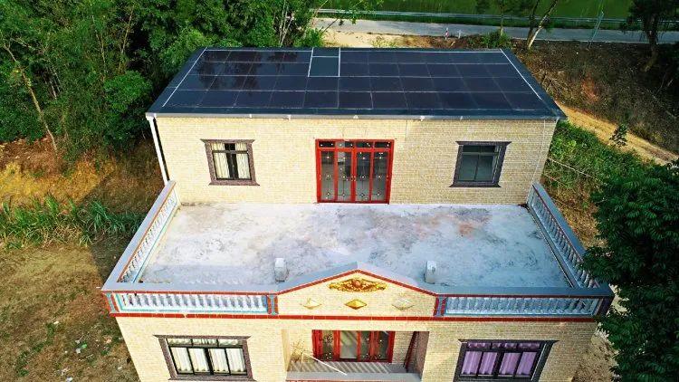 還在裝傳統(tǒng)陽光房？太傻了！如今大家都裝這個，美觀、環(huán)保還能賺錢！