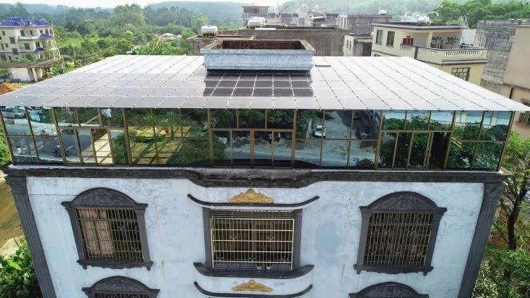 還在裝傳統(tǒng)陽光房？太傻了！如今大家都裝這個，美觀、環(huán)保還能賺錢！