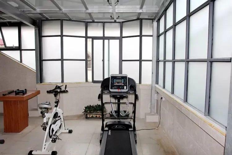 還在裝傳統(tǒng)陽光房？太傻了！如今大家都裝這個，美觀、環(huán)保還能賺錢！