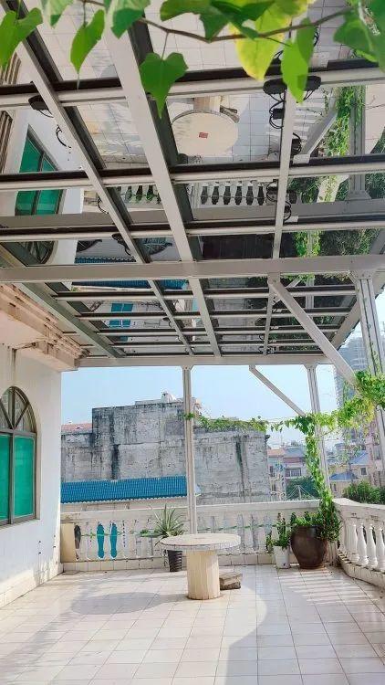 還在裝傳統(tǒng)陽光房？太傻了！如今大家都裝這個，美觀、環(huán)保還能賺錢！